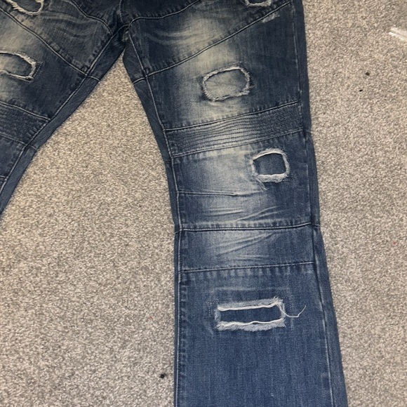 Distressed ridged knee blue Jean by Ranch & Dvlpmnt - Picture 2 of 7